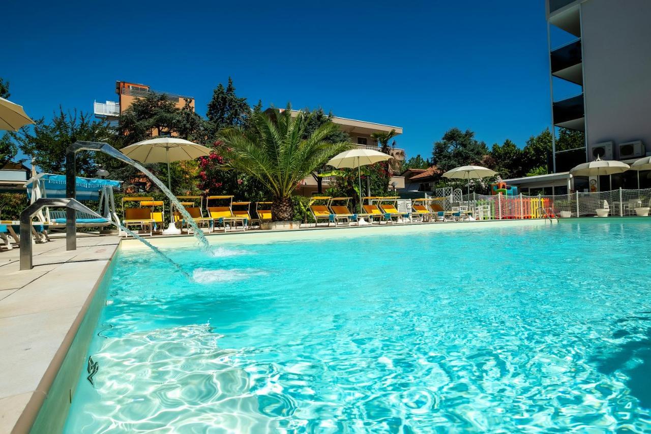 Hotel Tre Rose Riccione Exterior foto