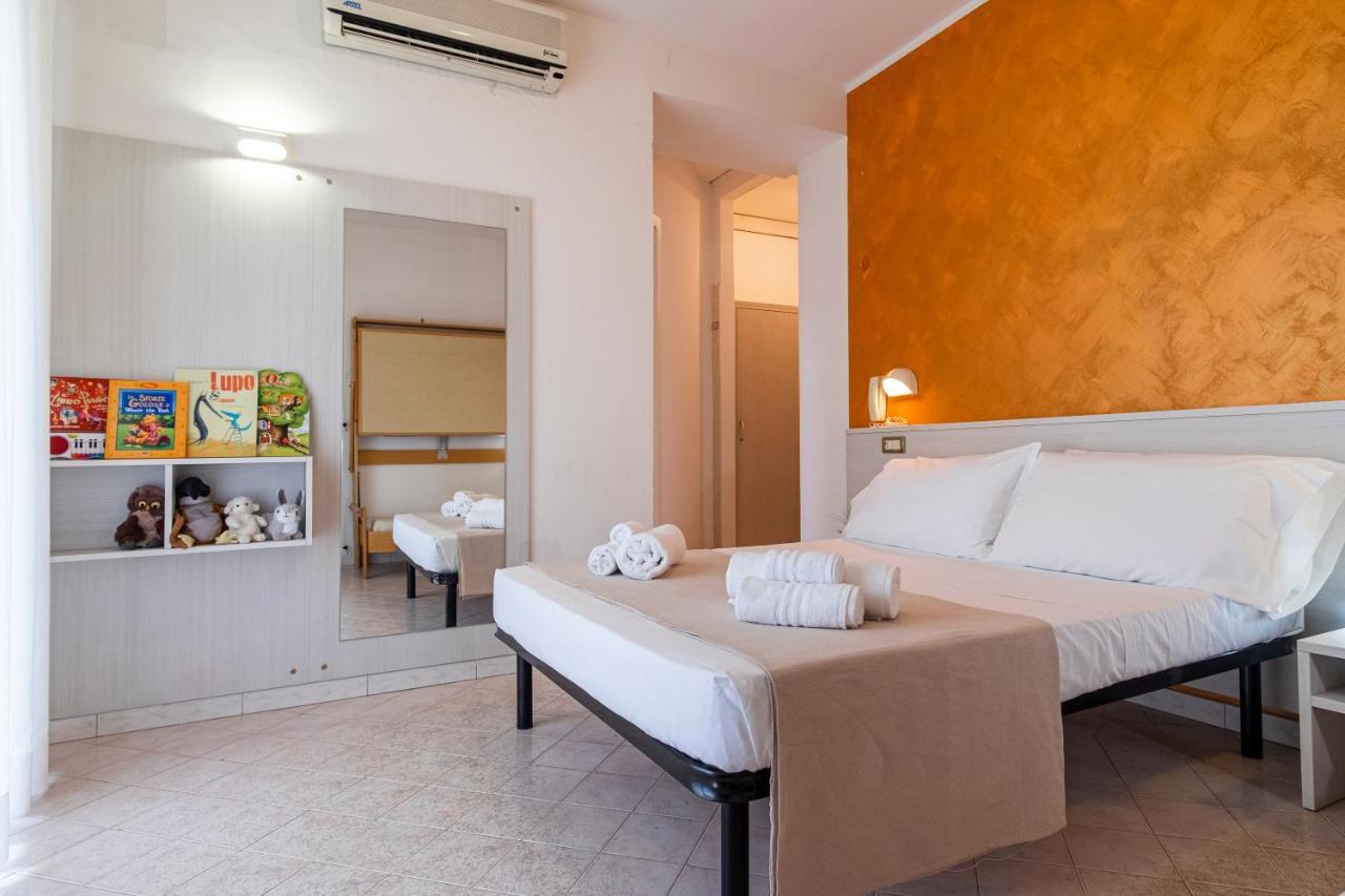 Hotel Tre Rose Riccione Exterior foto