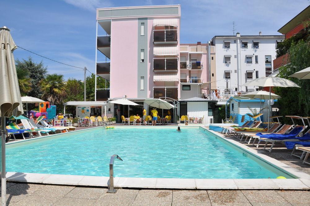Hotel Tre Rose Riccione Exterior foto