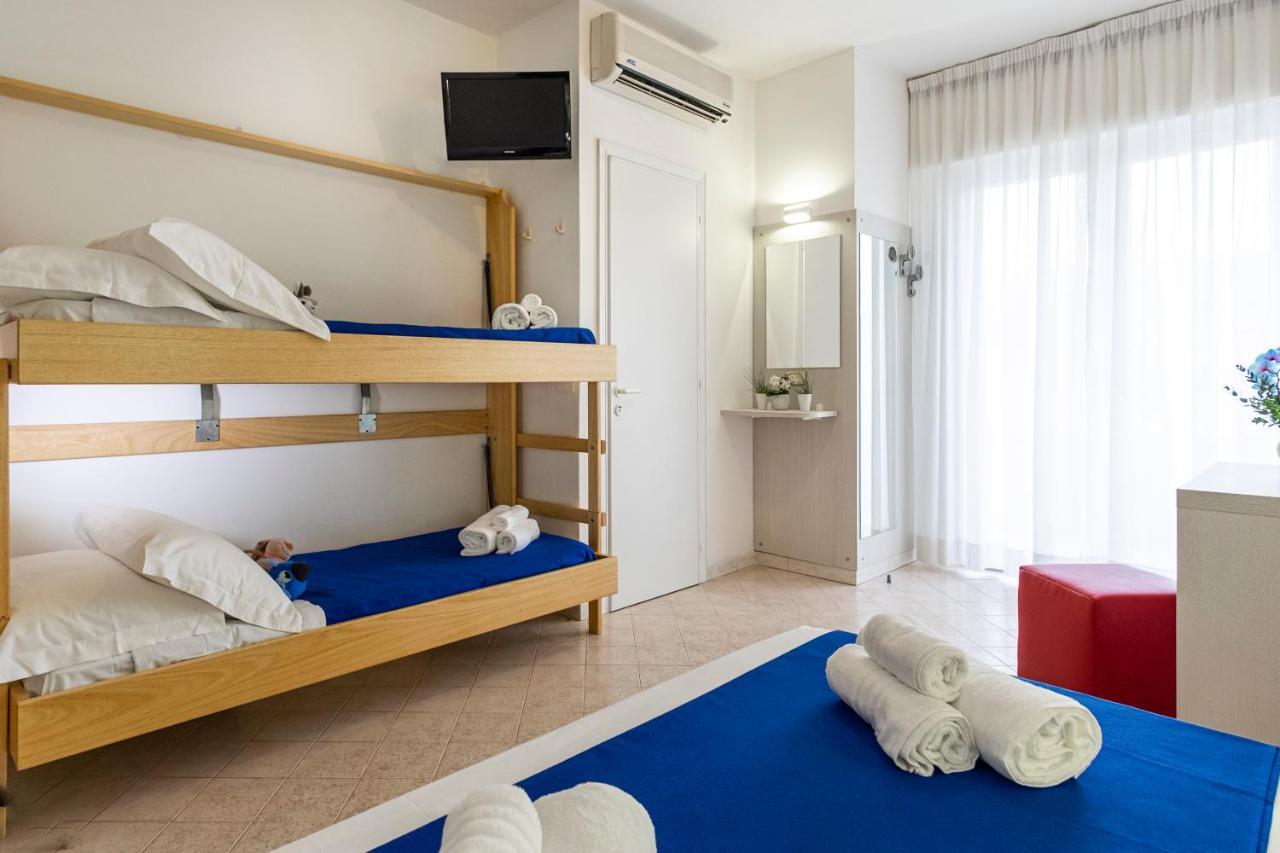 Hotel Tre Rose Riccione Exterior foto
