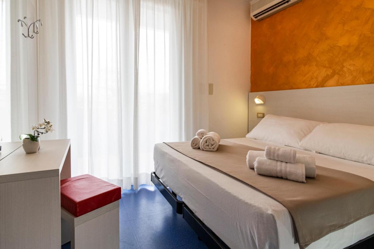 Hotel Tre Rose Riccione Exterior foto